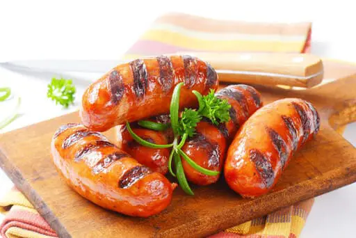 Cârnați prăjiți din carne tocată